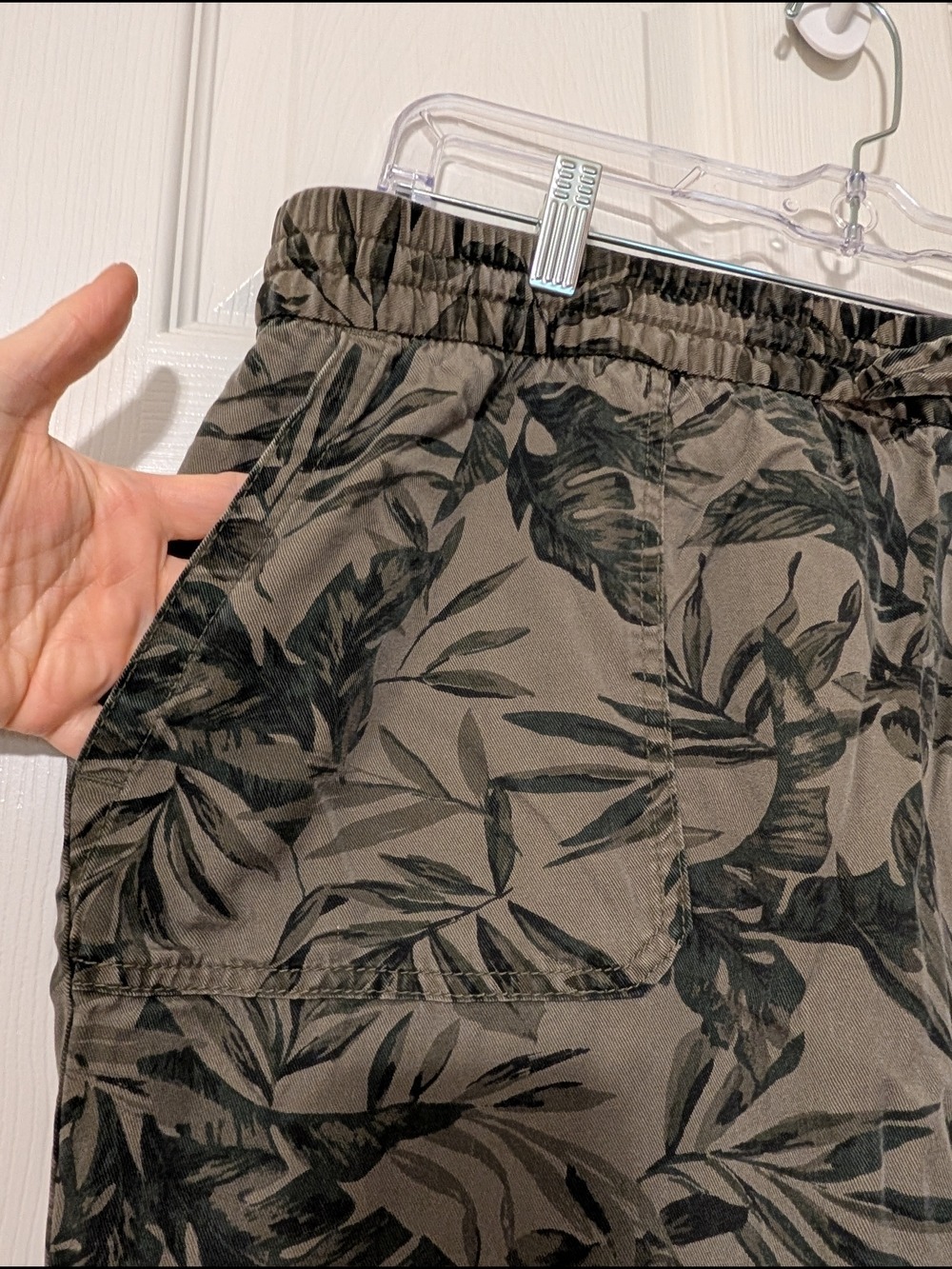 Old Navy Gray Jogger Pants Tropical Print - Picture 5 of 9